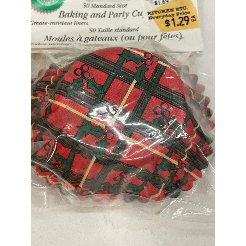 Vintage Cupcake Liners Christmas Set of 2 Wilton 1995 Red Green‎ Retro Plaid Elf